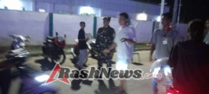 Jaga Ketertiban Malam Hari, Babinsa Seteluk Ingatkan Warga Pentingnya Keamanan Bersama