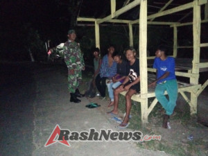 Siskamling di Bima Digelar Humanis, Sinergi TNI dan Warga Ciptakan Suasana Kondusif