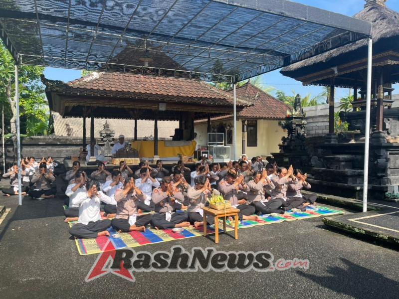 Wujud Srada Bhakti, Personil Umat Hindu Polres Badung Sembahyang Bersama Rahina Purnama Kapat