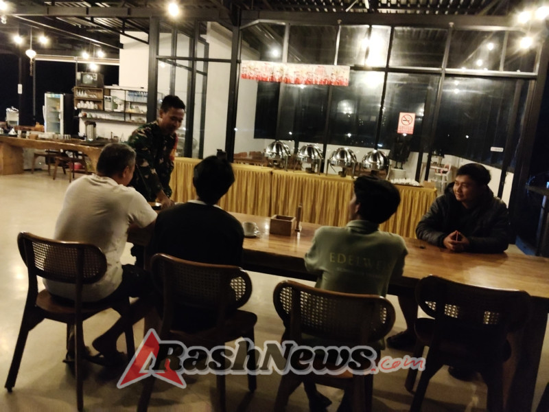 ‎Kegiatan Patroli Malam Babinsa Sembalun Berjalan Aman dan Penuh Keakraban