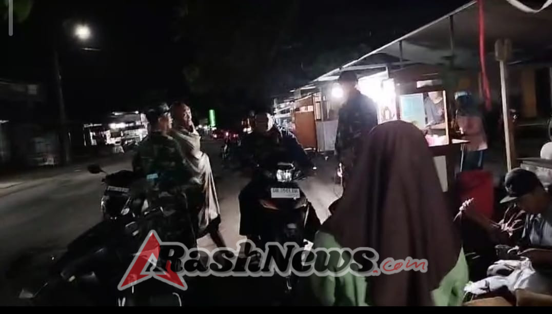 ‎Piket Koramil Sikur Giat Patroli dan Kongkow Bersama Warga Jaga Keamanan Lingkungan