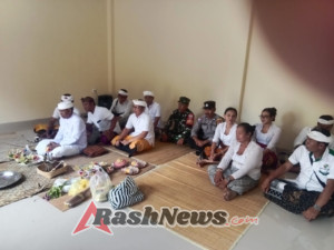 Melalui Upacara Melaspas, Babinsa Petulu Dukung Keberkahan Gedung BUMDes