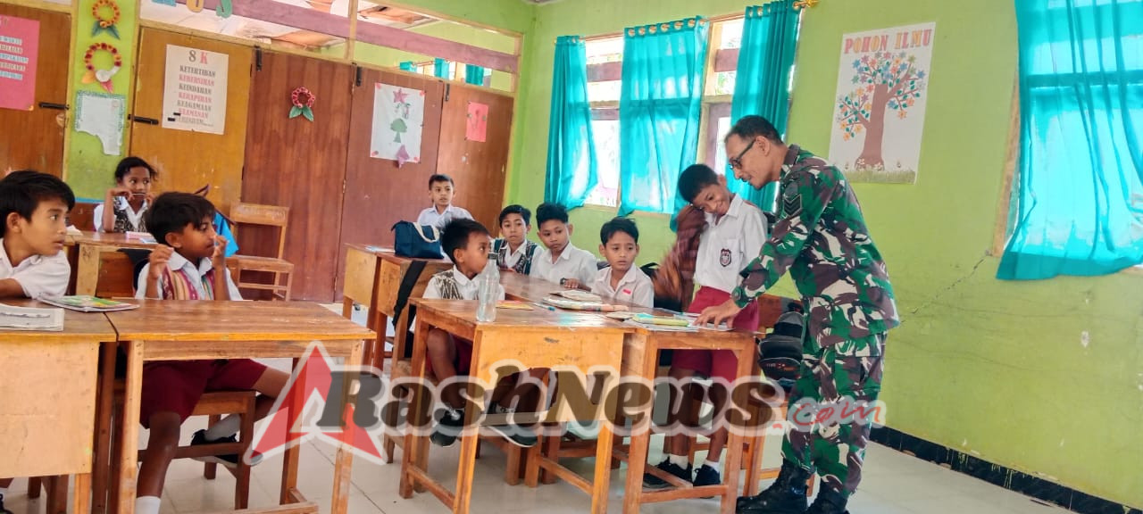 Babinsa Masuk Kelas, Tumbuhkan Jiwa Disiplin dan Cinta Tanah Air di Kalangan Pelajar Rote Ndao