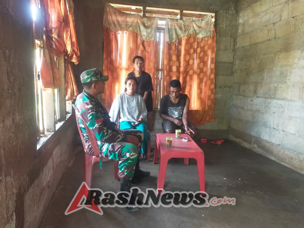 TNI dan Masyarakat Leguderu Perkuat Sinergi Lewat Kegiatan Komsos