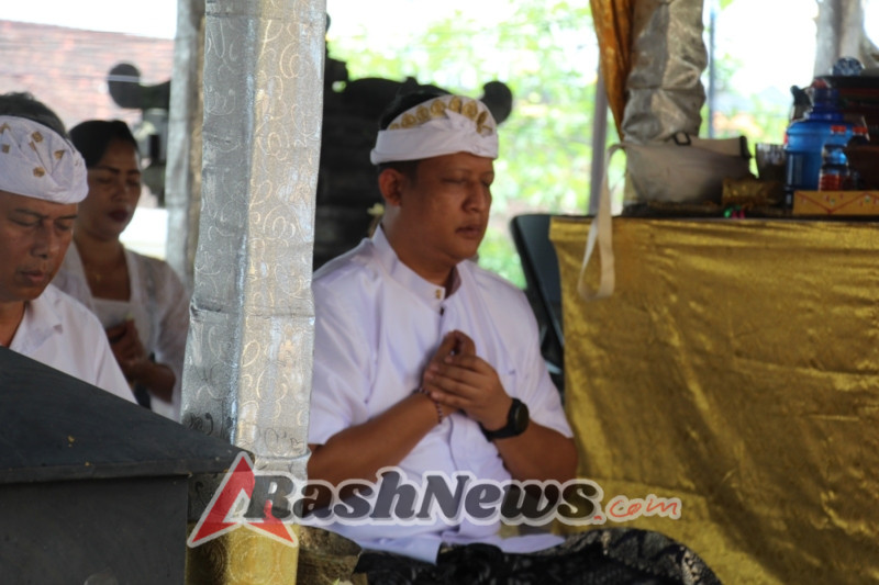 Polres Tabanan Gelar Piodalan di Pura Kerta Bhuana dan Persembahyangan Hari Purnama Serentak di Polsek Jajaran, Wujudkan Pembinaan Rohani dan Sraddha Bhakti Personel