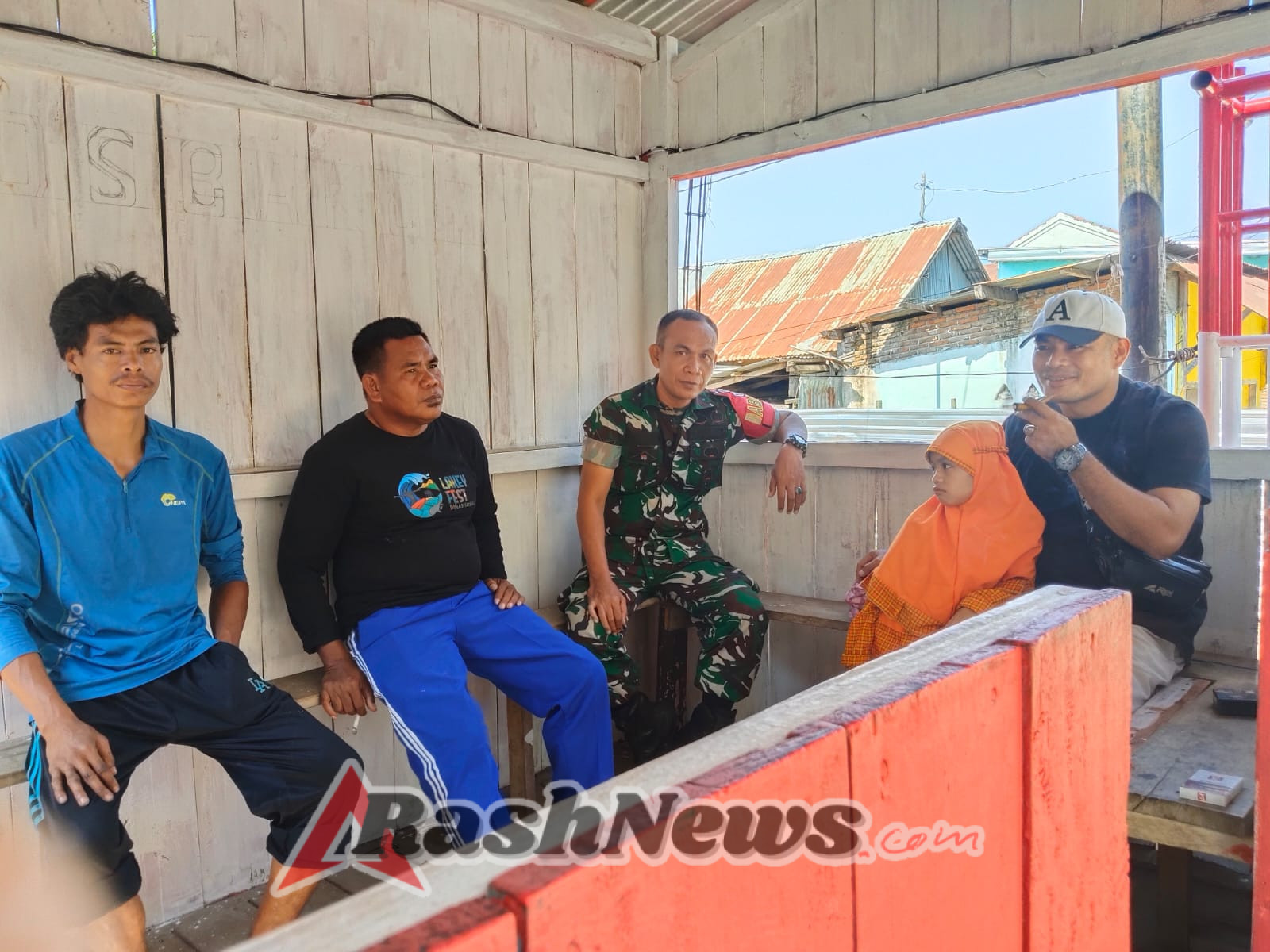 Komsos Babinsa Kandai Dua Bangun Kesadaran Keamanan Warga