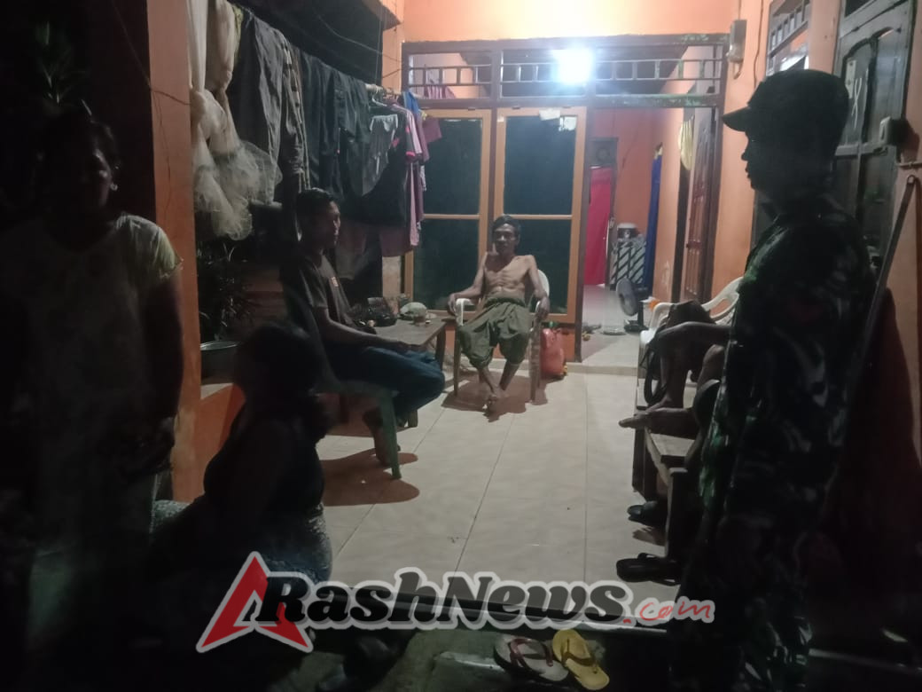 Patroli Malam Babinsa Koramil 1628-01/Taliwang Wujudkan Lingkungan Kondusif