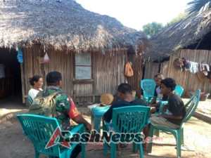 Dekat dengan Rakyat, Babinsa Ponu Ajak Warga Hidup Rukun dan Saling Peduli