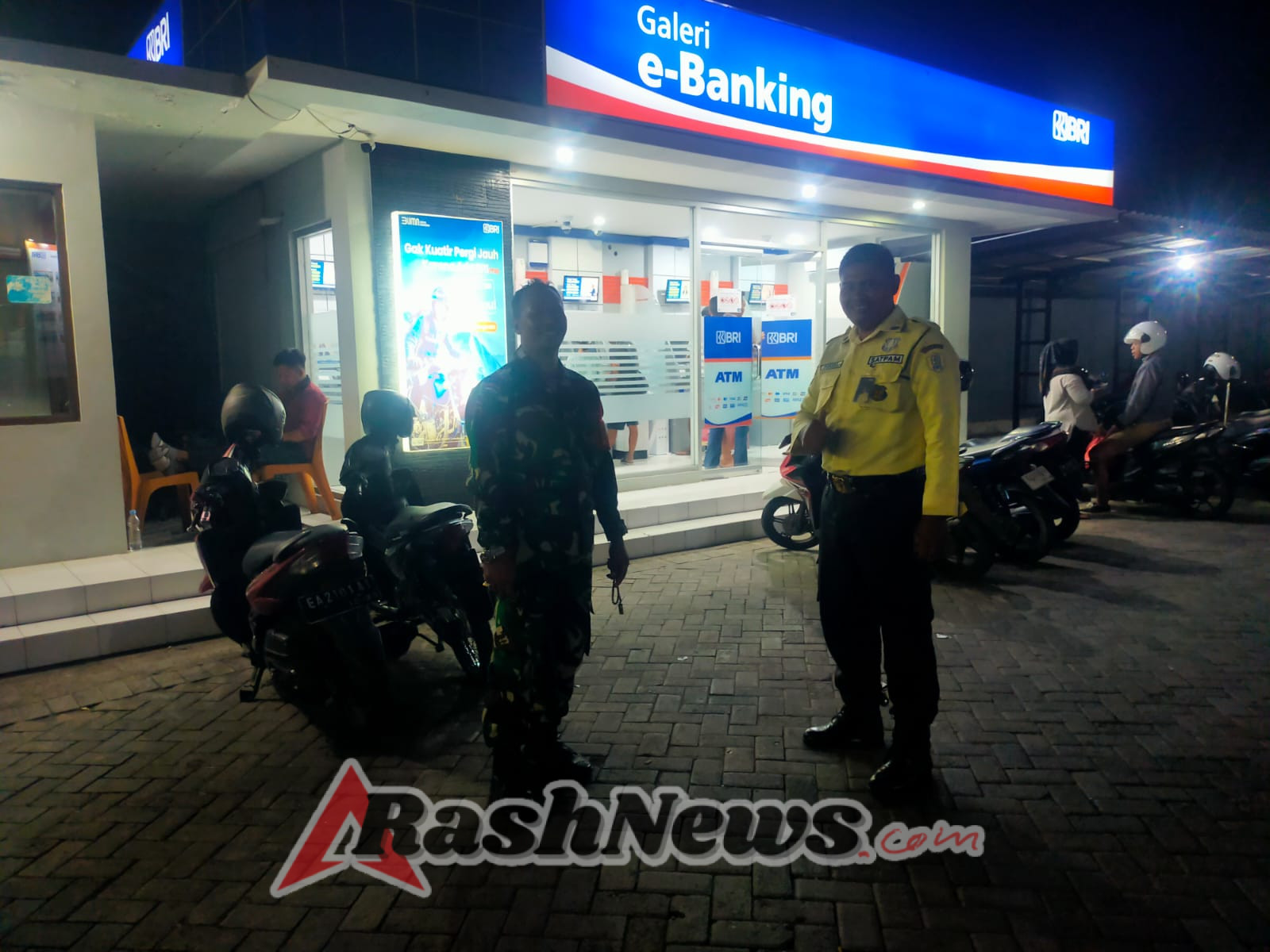 Kehadiran TNI di Tengah Warga, Koramil 1607-01/Sumbawa Laksanakan Patroli Mandiri