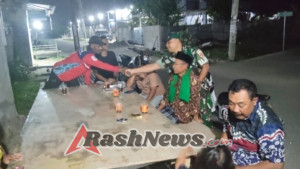 Patroli Malam Babinsa Sekongkang Wujud Kepedulian TNI Terhadap Keamanan Masyarakat