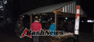 Babinsa Pekat dan Aparat Desa Tingkatkan Kewaspadaan Lewat Ronda Malam
