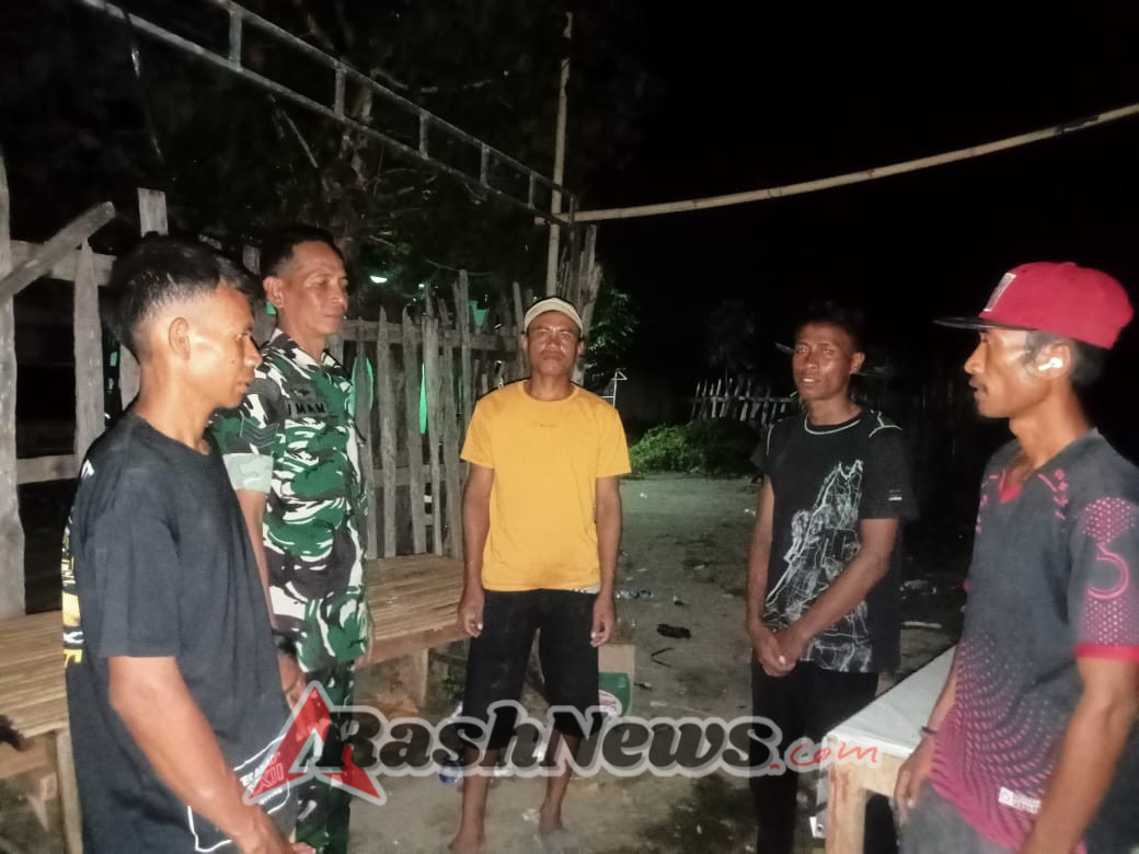 Personil Koramil 1608-04/Woha Berikan Himbauan Humanis Jaga Keamanan Malam Hari