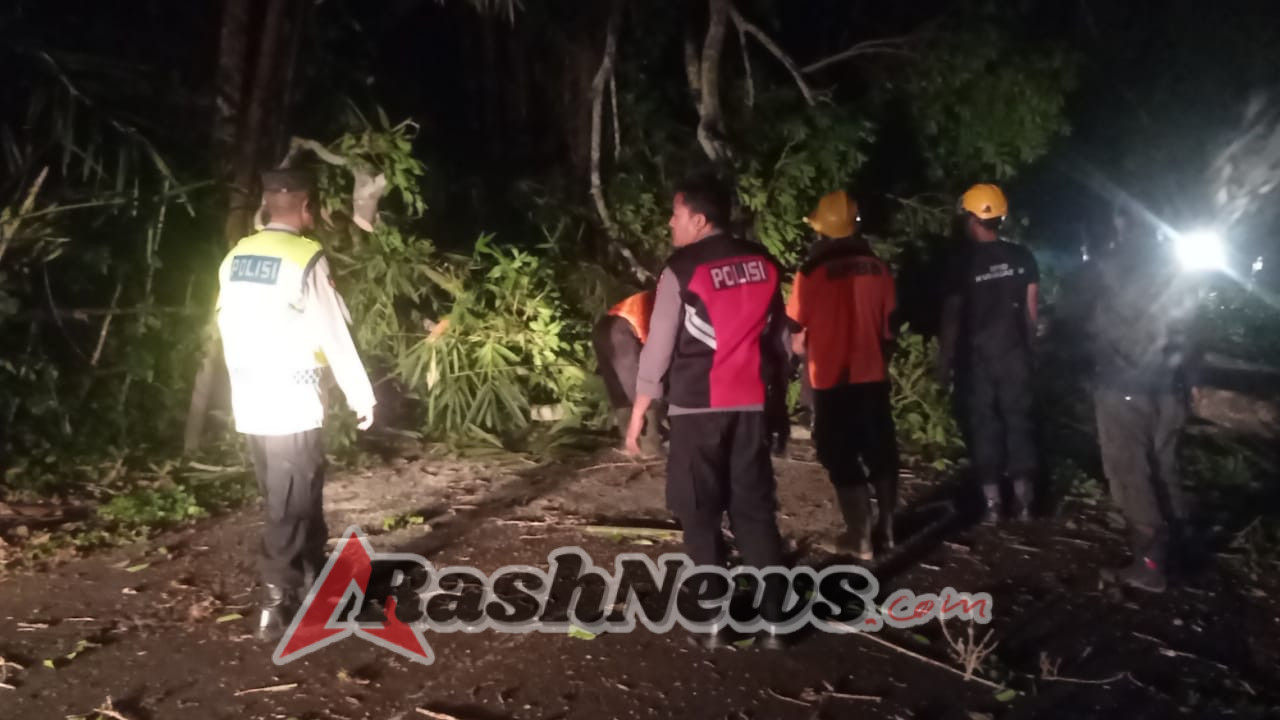 Polsek Bebandem bersama BPBD Karangasem dan Masyarakat serta 1 Mobil Derek Bersinergi