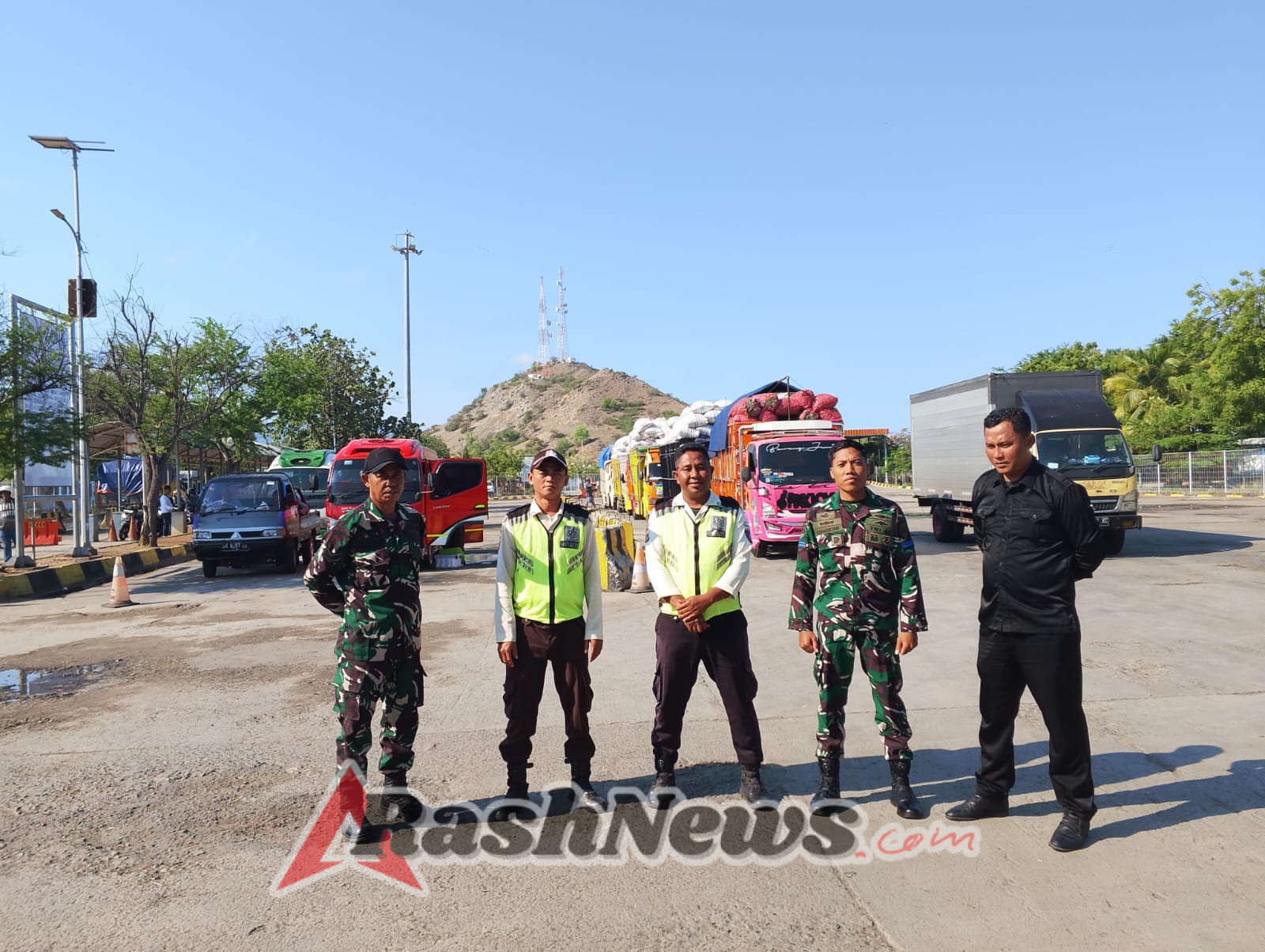 Koramil 1628-04/Poto Tano Turunkan Babinsa untuk Pengamanan Pelabuhan