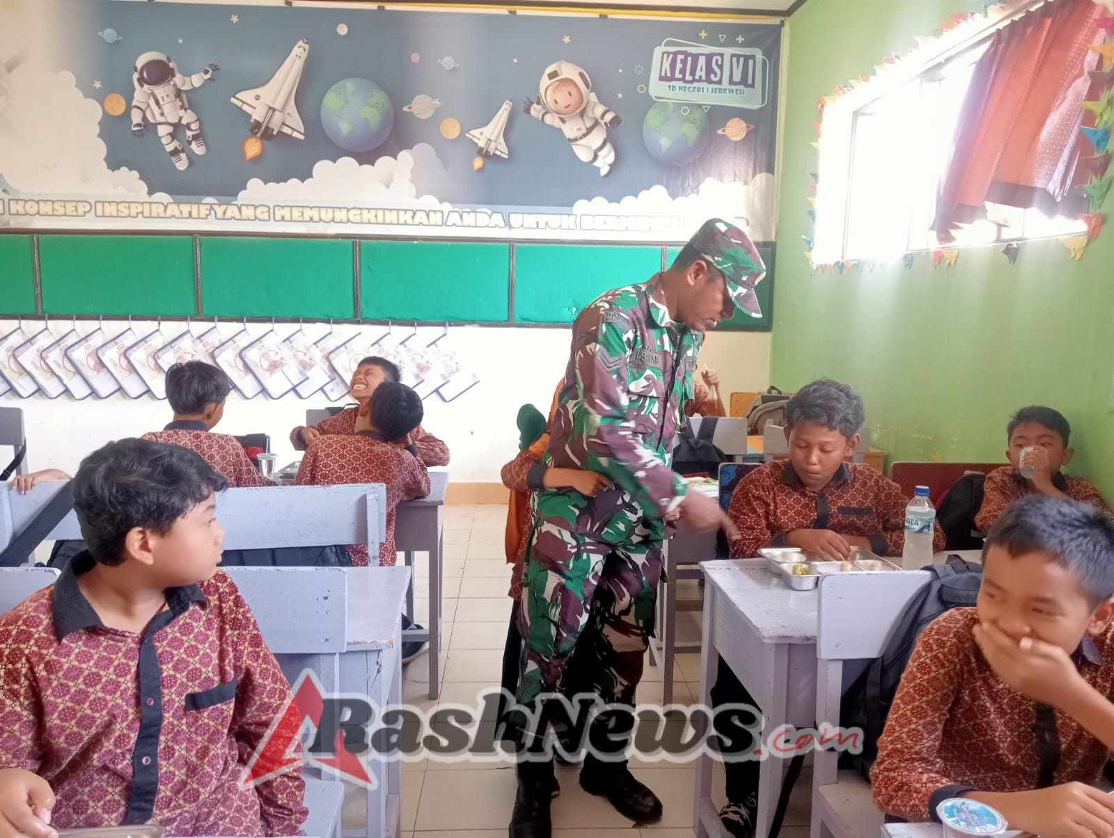 Koramil 1628-05/Jereweh Aktif Dukung Pemerintah Sukseskan Program Makan Bergizi Gratis