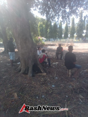 Babinsa Maurole Hadir Berikan Rasa Aman dan Nyaman di Wilayah Binaan