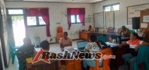 Babinsa Koramil 1627-01/Ba’a Kawal Pendataan Lansia Penerima Bantuan di Kelurahan Mokdale