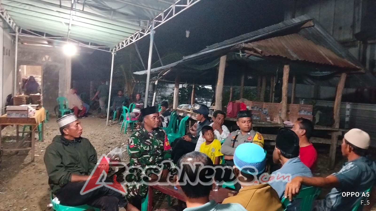 Babinsa dan Bhabinkamtibmas Desa Seran Tunjukkan Empati, Melayat Warga yang Berpulang