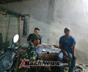 Patroli Malam Babinsa Sekongkang, Wujud Kepedulian TNI Ciptakan Lingkungan Aman dan Tertib