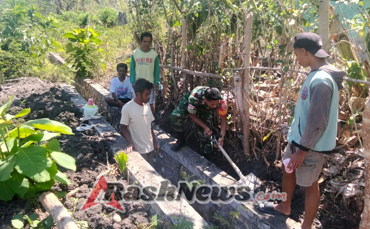 Babinsa Koramil 1618-02/Miobar Jadi Teladan, Ajak Masyarakat Desa Lemon Hidup Sehat Lewat Aksi Nyata
