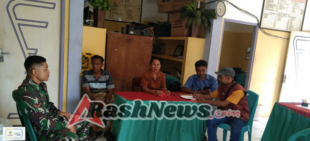 Babinsa Solor Selatan Jalin Sinergi dengan Aparatur Desa Melalui Komsos di Kalike