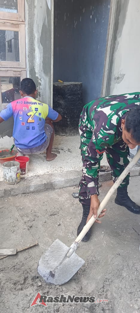 Wujud Kepedulian, Babinsa Koramil 1627-01/Ba’a Laksanakan Komsos dan Gotong Royong di Wilayah Binaan