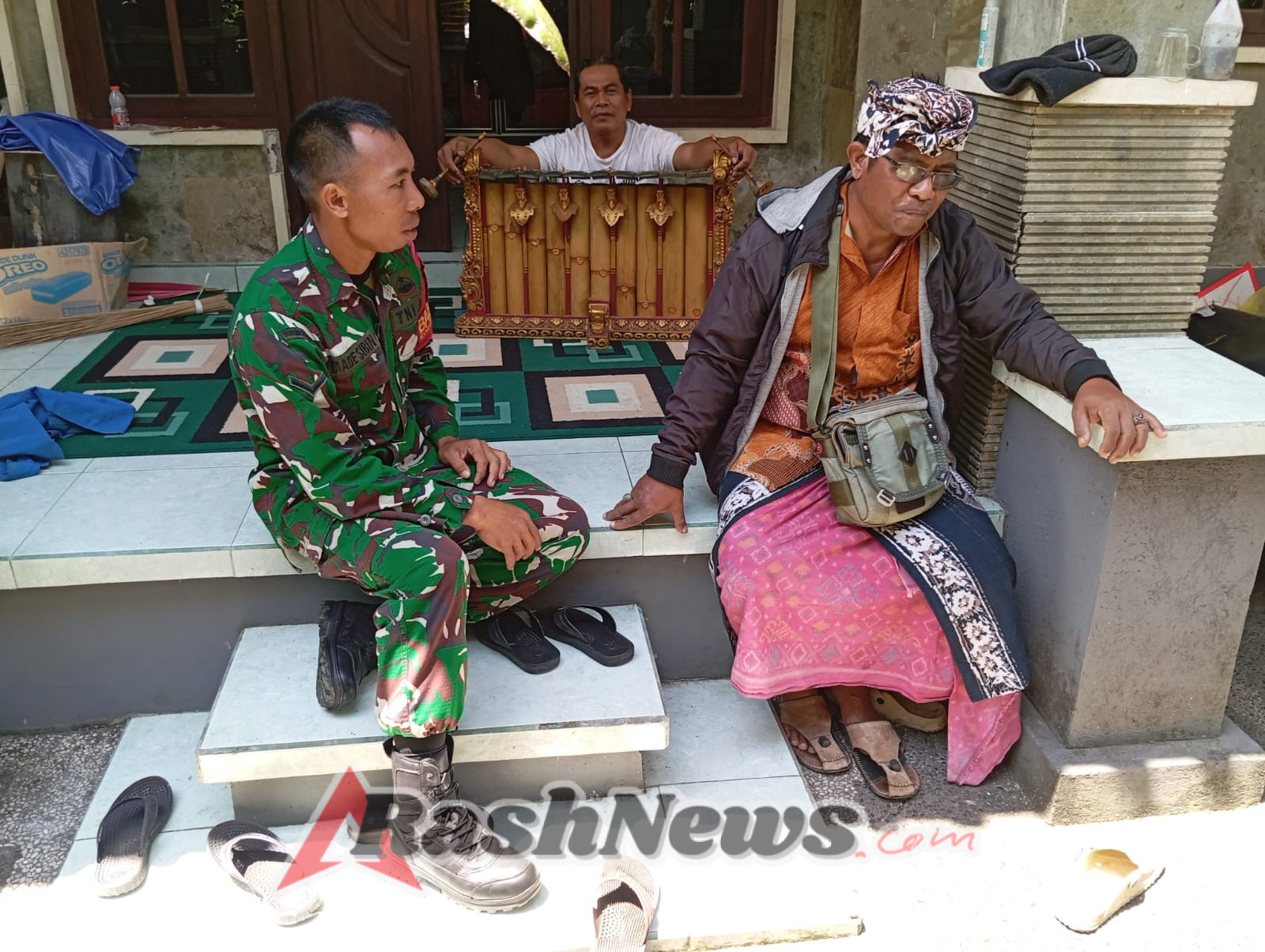 Babinsa Desa Yangapi Laksanakan Komsos Demi Wujudkan Stabilitas dan Keamanan Wilayah