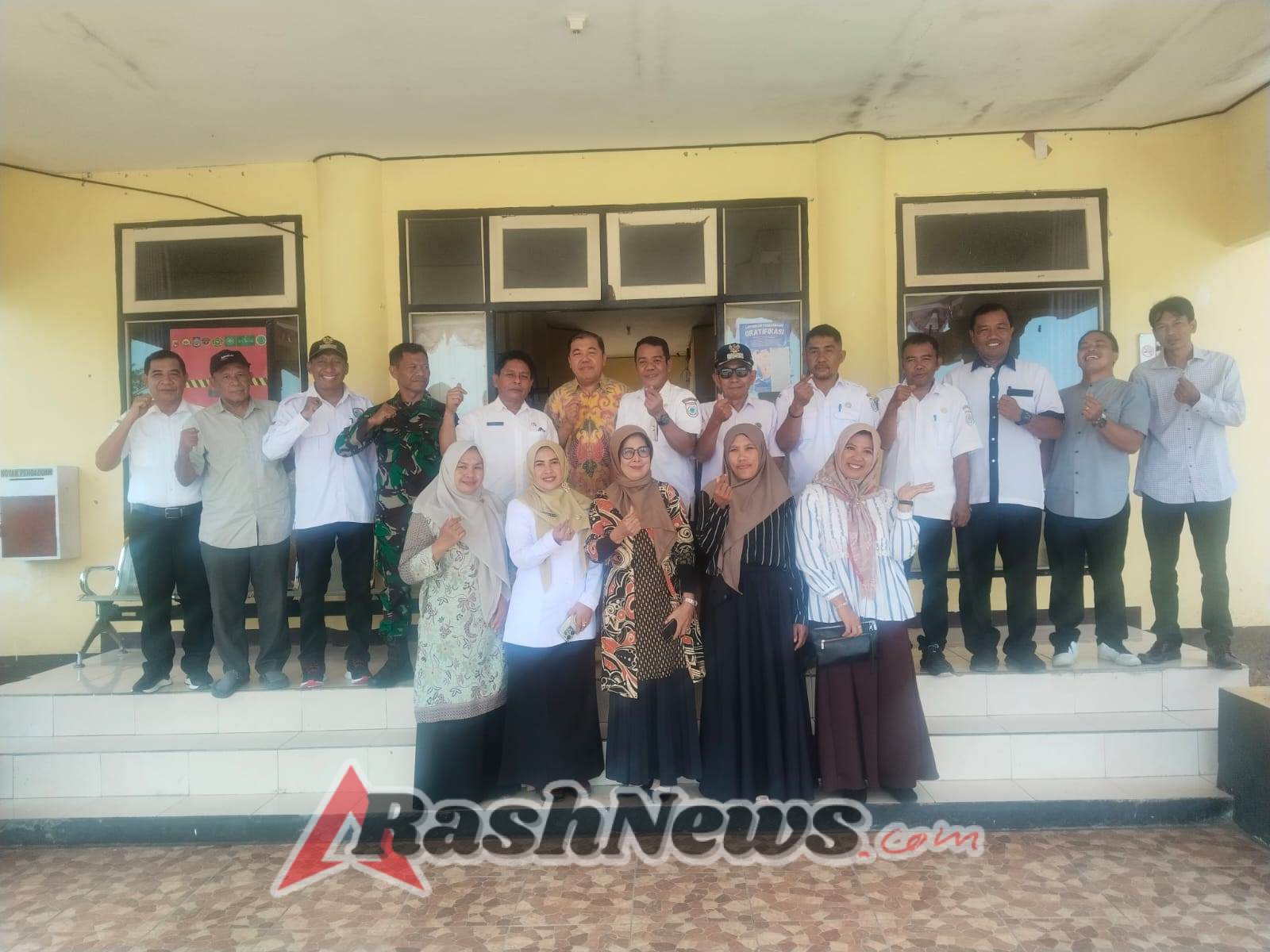 Danramil Kapten Inf Bambang Hadiri Serah Terima Jabatan Camat dan Pejabat Struktural Poto Tano