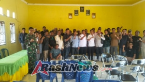 Babinsa Labuhan Aji Kawal Proses Damai Antara Nelayan Dua Desa di Tarano