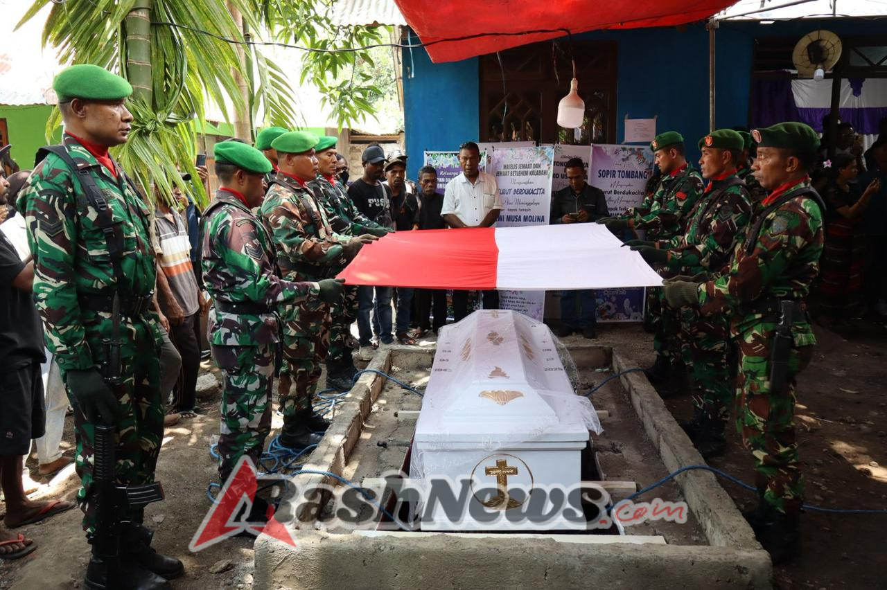 Penghormatan Terakhir untuk Koptu Purnawirawan Lewi Musa Molina diiringi Suasana Haru