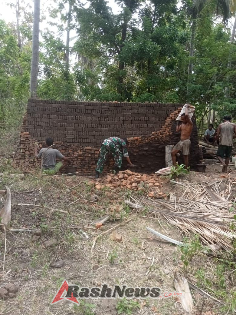 Komsos Babinsa Baranusa Wujudkan Kebersamaan TNI dan Masyarakat Desa Illu