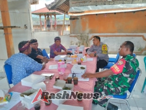 Melalui Komsos, Babinsa Ularan Dorong Kolaborasi dalam Penanganan Pipa Air Bocor PAMSIMAS