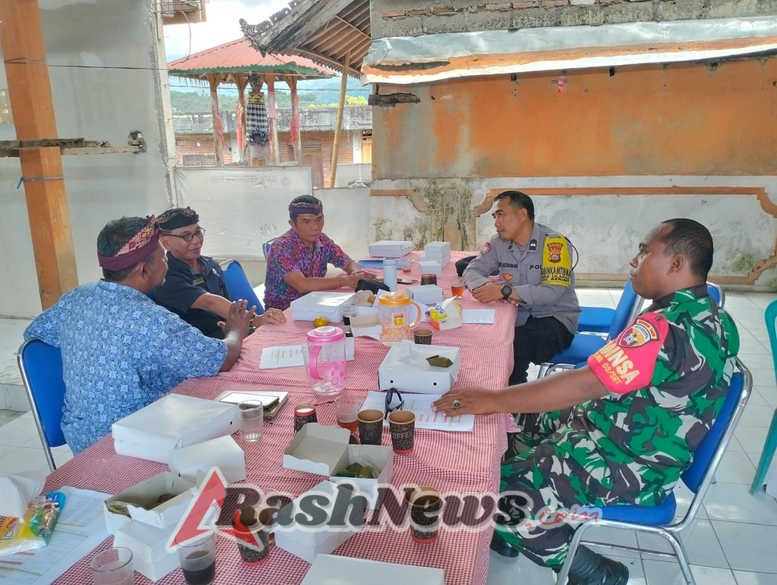 Melalui Komsos, Babinsa Ularan Dorong Kolaborasi dalam Penanganan Pipa Air Bocor PAMSIMAS