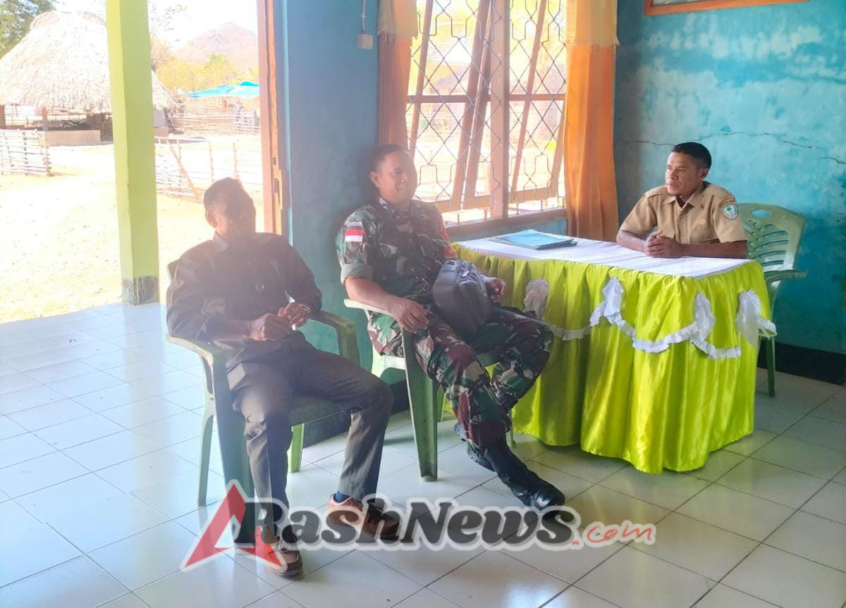 Babinsa Koramil 1618-06/Bian Laksanakan Anjangsana ke Kantor Desa Motadik