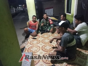 Babinsa Koramil 1608-01/Rasanae Patroli dan Kongkow-Kongkow Jaga Keamanan Lingkungan