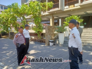 Patroli Dialogis Unit Wisata Sat Pamobvit Polresta Denpasar Ciptakan Rasa Aman di Kawasan Pariwisata Kuta