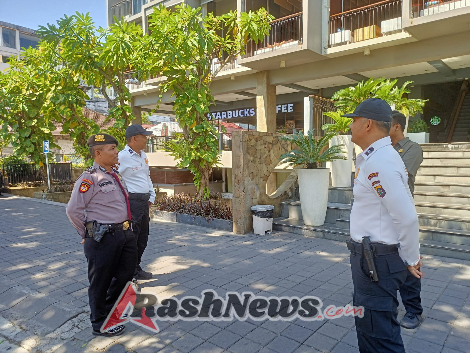 Patroli Dialogis Unit Wisata Sat Pamobvit Polresta Denpasar Ciptakan Rasa Aman di Kawasan Pariwisata Kuta