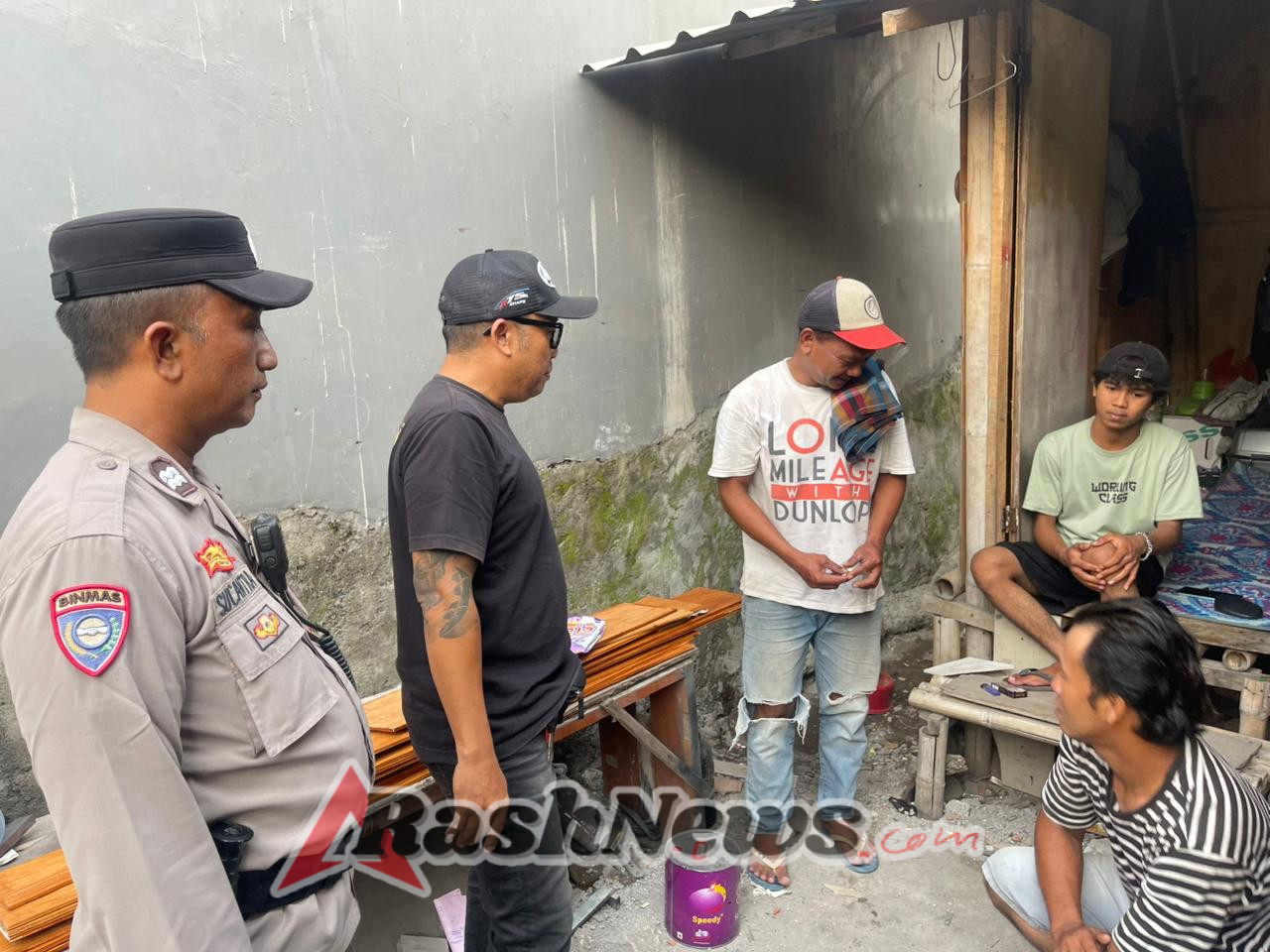 Bhabinkamtibmas Sanur kaja dan aparat  Desa Sanur Kaja Tertibkan Penduduk Non Permanen, 85 Warga Didata