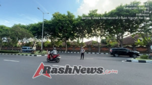 Personel Sat Lantas Polres Bandara Ngurah Rai Laksanakan Pengaturan Lalu Lintas Pagi Hari