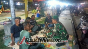 Tingkatkan Keamanan Wilayah, Babinsa Taliwang Laksanakan Patroli Malam