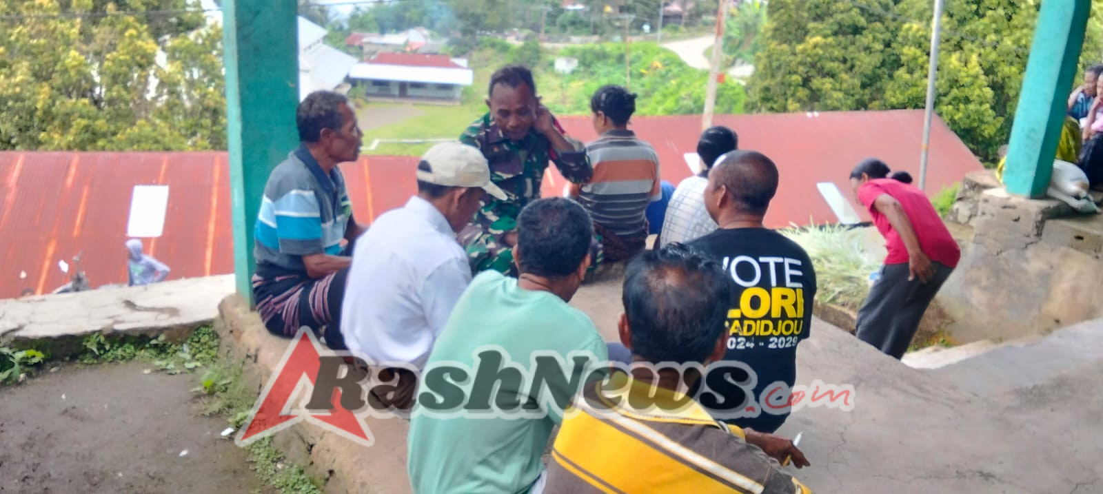 Babinsa Kodim 1602/Ende Pantau Keamanan dan Fasilitasi Penyelesaian Masalah Masyarakat Ndona Timur