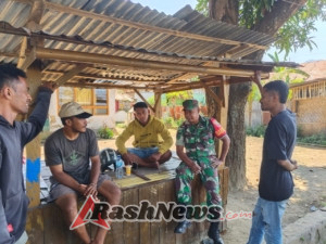 Babinsa Dusun Kombendaru Tegaskan Pentingnya Kemanunggalan TNI-Rakyat dalam Menjaga Kamtibmas