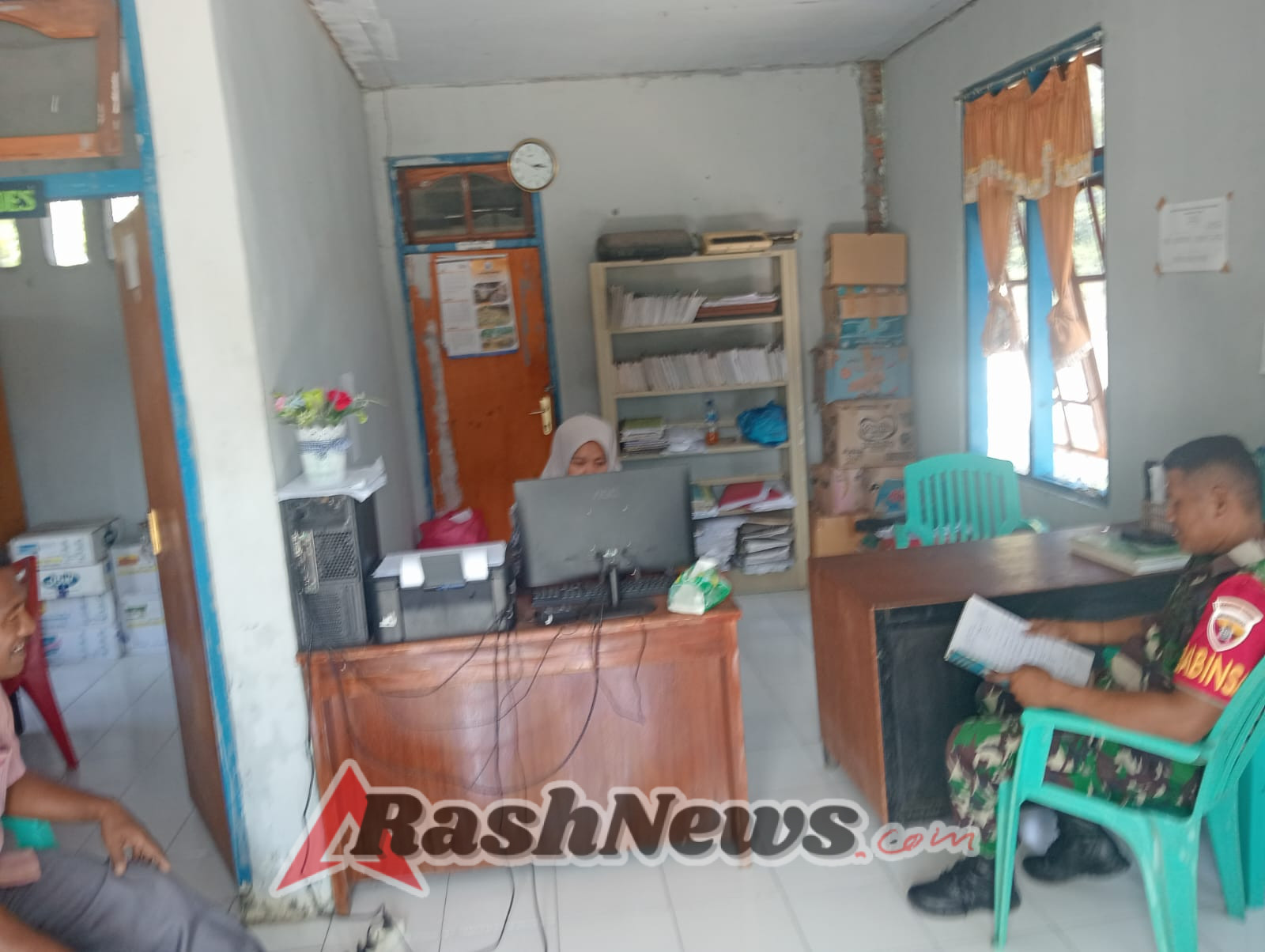 Komsos dan Pamwil, Babinsa Desa Uludala Dukung Terwujudnya Lingkungan Bersih dan Aman