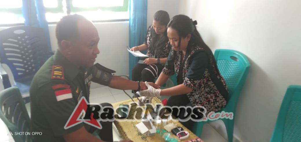 Ketua Persit Kodim 1627/Rote Ndao Dorong Gaya Hidup Sehat Melalui Pemeriksaan Kesehatan di Asrama Koramil Pantai Baru
