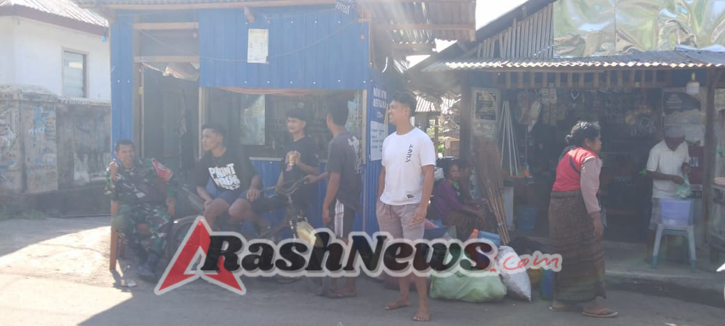 TNI AD Terus Dekat dengan Rakyat, Babinsa Lio Timur Laksanakan Komsos dan Monitoring Wilayah