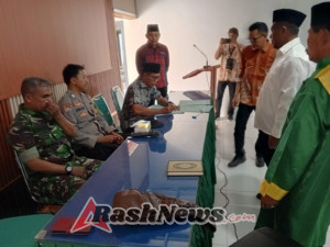 Babinsa Desa Mama Hadiri Pelantikan Perangkat Desa, Wujud Sinergi TNI dan Pemerintah Desa