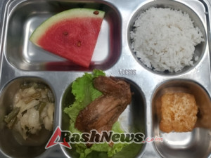 Babinsa Lambu Hadir Mendampingi Program MBG untuk Pelajar dan Posyandu