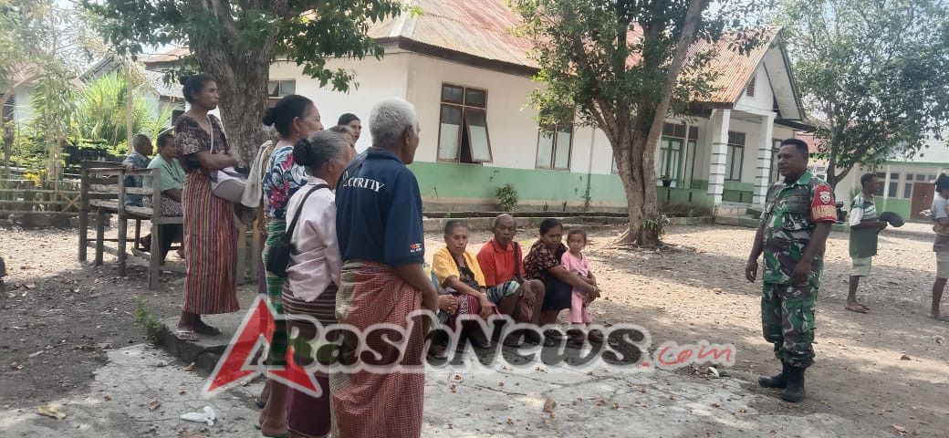 Babinsa Koramil 1618-05/Biut Sertu Yulius David Laksanakan Komsos Bersama Warga Lansia di Desa Naku