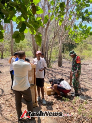 Sinergi TNI dan Pemerintah: Penyerahan TV 75 Inci untuk Mendukung Proses Belajar Mengajar di Lembor