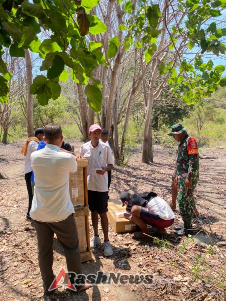 Sinergi TNI dan Pemerintah: Penyerahan TV 75 Inci untuk Mendukung Proses Belajar Mengajar di Lembor